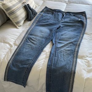 *Going to Goodwill Monday if not sold* G by Giuliana Straight Cut Med Wash Jeans